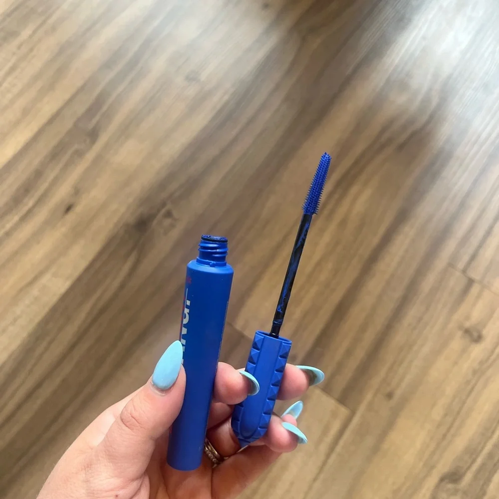 Benefit Blue Bad Girl Bang Mascara